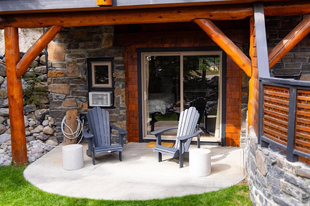A Bear And Bison Country Inn Canmore Dış mekan fotoğraf
