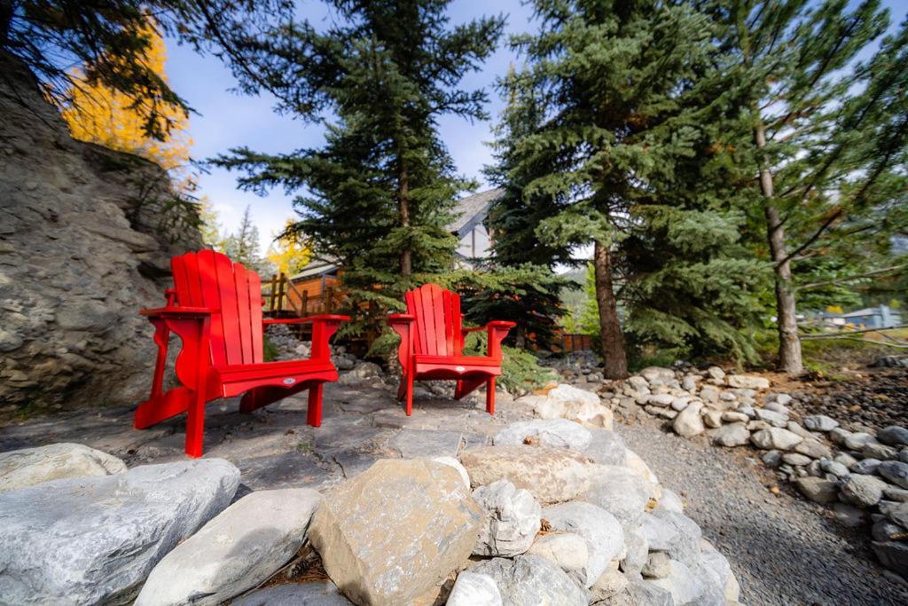 A Bear And Bison Country Inn Canmore Dış mekan fotoğraf