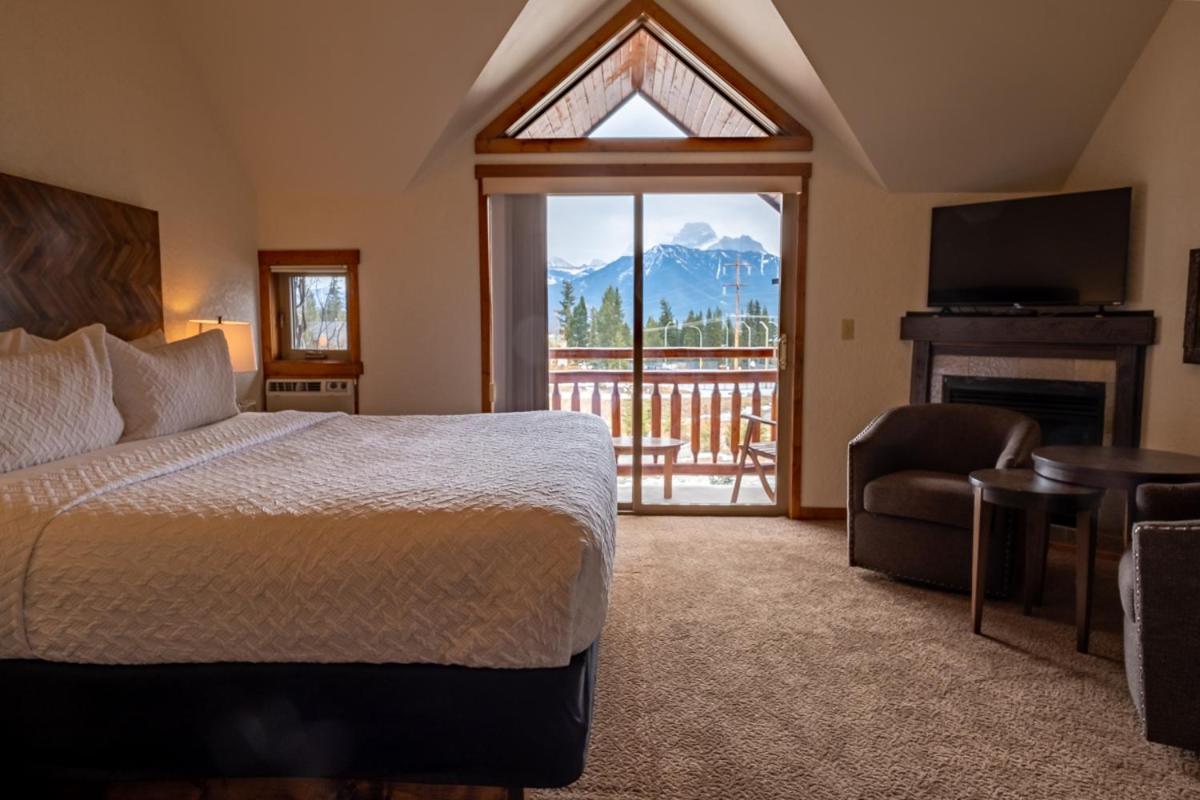 A Bear And Bison Country Inn Canmore Dış mekan fotoğraf