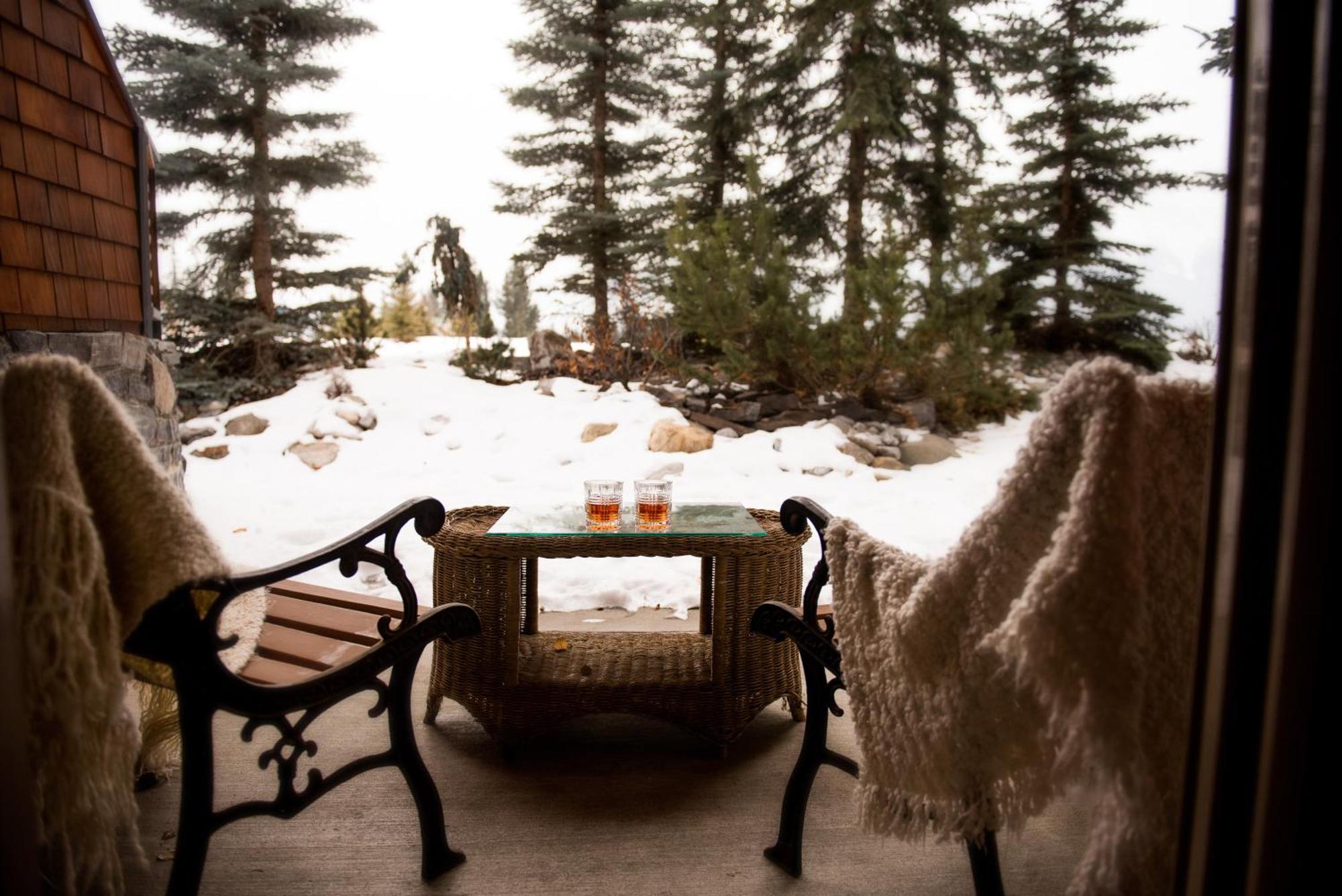 A Bear And Bison Country Inn Canmore Dış mekan fotoğraf