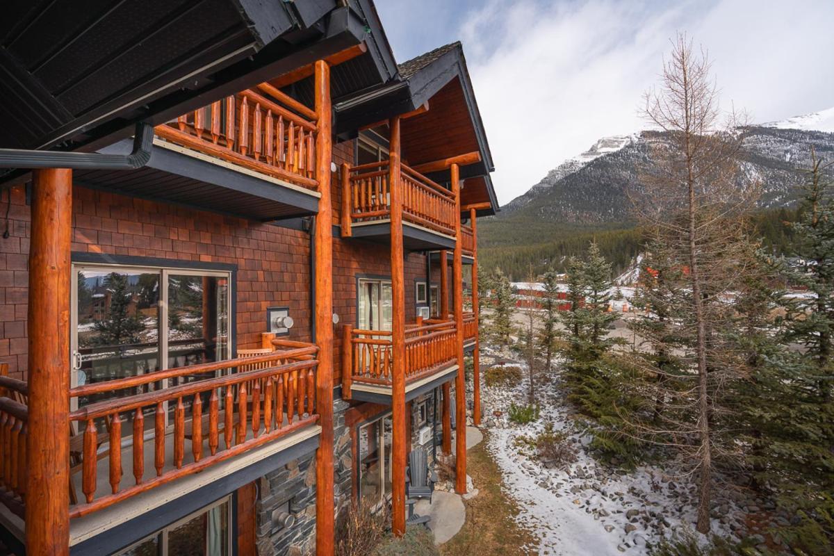 A Bear And Bison Country Inn Canmore Dış mekan fotoğraf