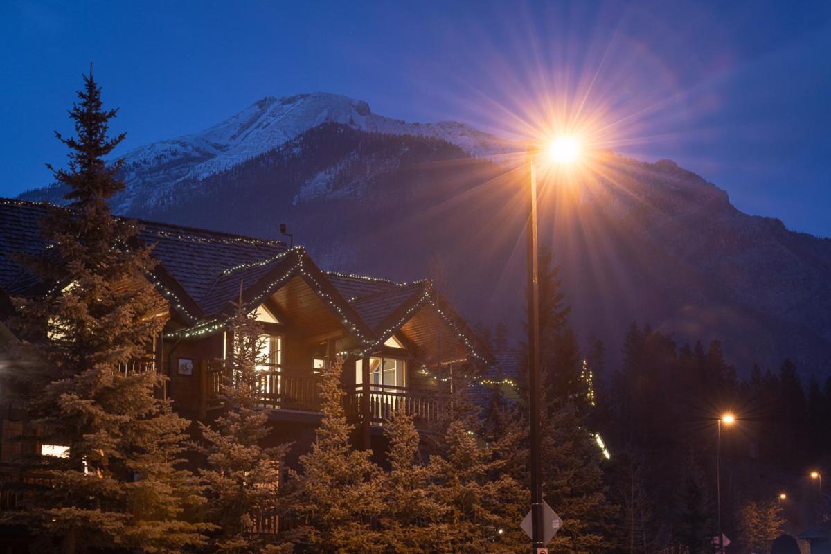 A Bear And Bison Country Inn Canmore Dış mekan fotoğraf
