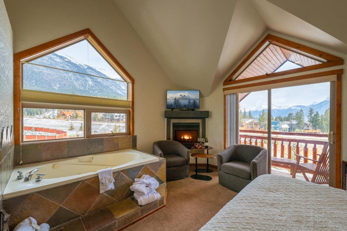 A Bear And Bison Country Inn Canmore Dış mekan fotoğraf