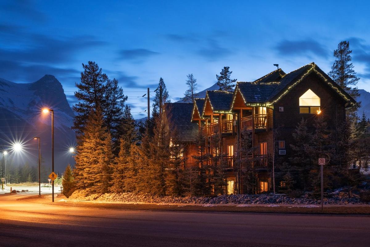 A Bear And Bison Country Inn Canmore Dış mekan fotoğraf