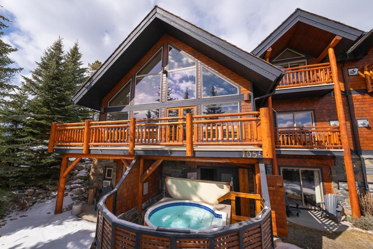 A Bear And Bison Country Inn Canmore Dış mekan fotoğraf